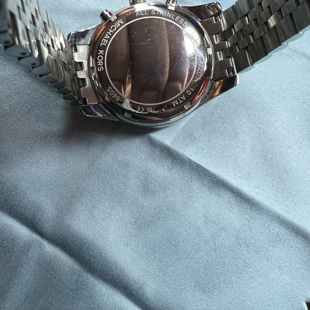 Like knew Michael Kors Oversized Silver-Tone Watch
Style# MK6731 - Picture 5 of 5